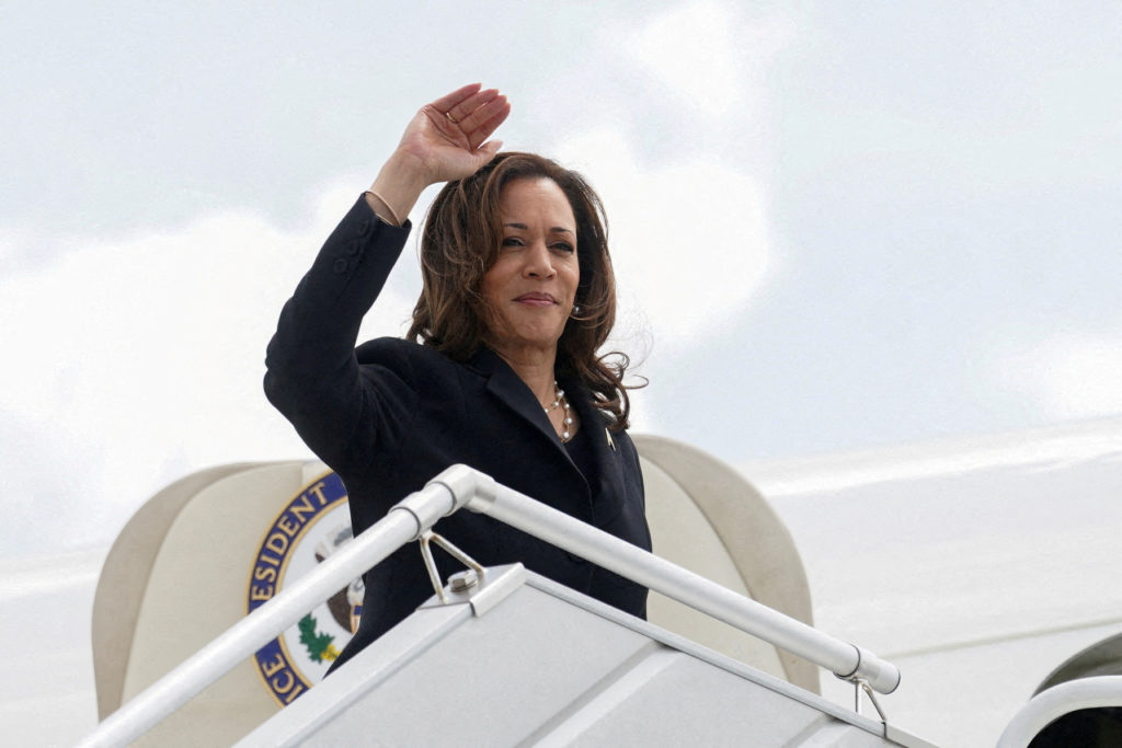 Group of About 1,200 Tech Workers Signs Letter Backing Kamala Harris